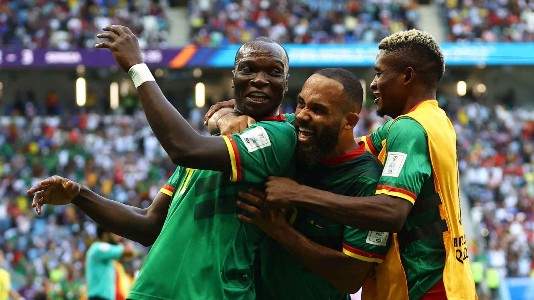 Aboubakar celebra su gol durante el Camerún - Serbia