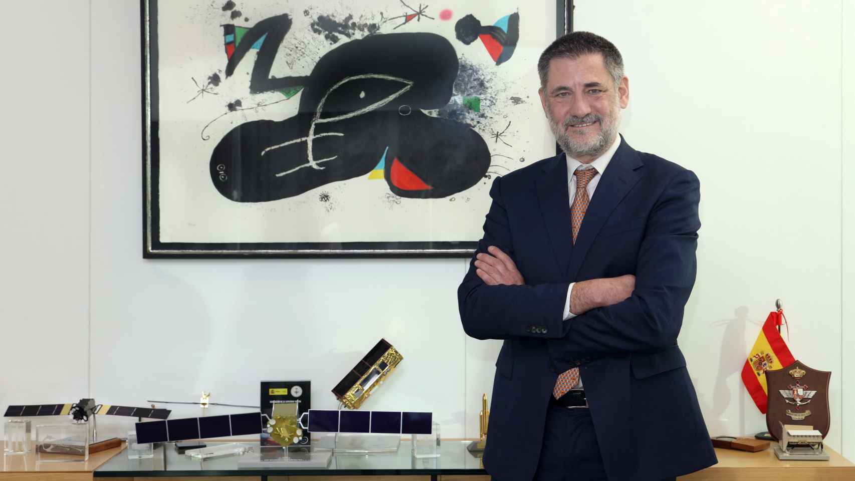 El director de Hisdesat, Miguel Ángel García, posa en su despacho.