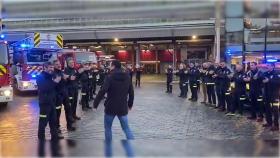 Despedida de los bomberos a un compañero.