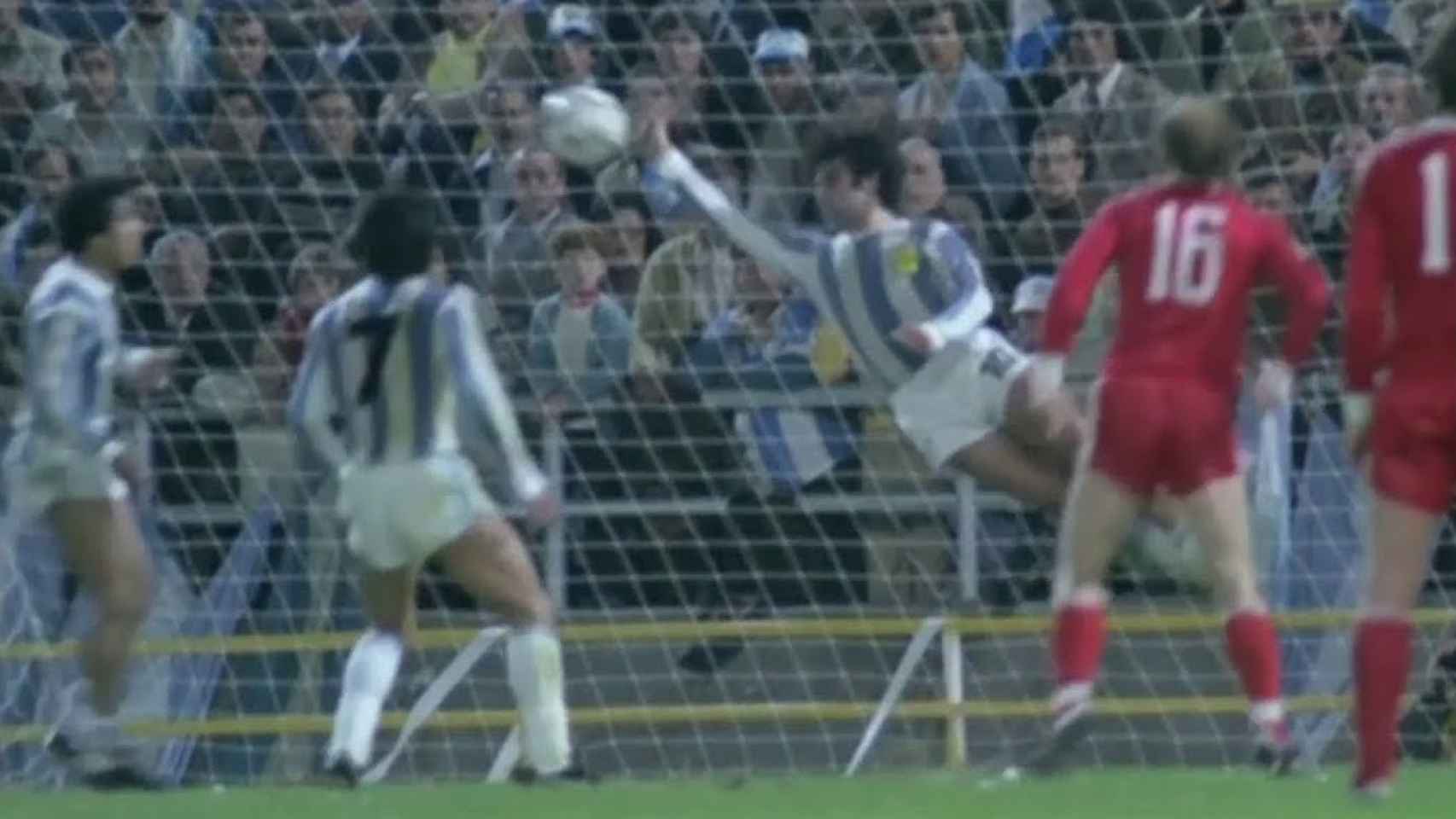 Captura del vídeo de la 'mano de Dios' de Mario Kempes con la selección de Argentina en el Mundial de 1978