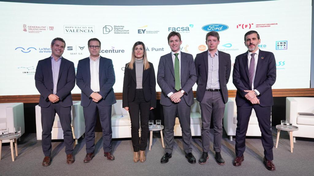 Francisco Solves, director general de Obremo,  Ibán Molina, delegado institucional de Iberdrola en la Comunidad Valenciana , Beatriz Aznar (D+I), Miguel Nicolás, vicepresidente de Ascer, José Miguel Ferrer, director general de Statkraft para España y Portugal, Pedro Fresco, director general de Transición Ecológica de la Generalitat Valenciana