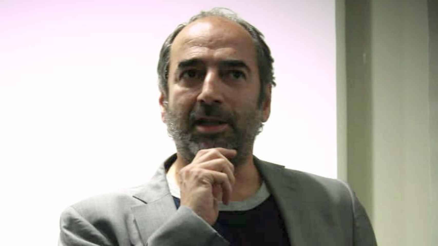 Ismael Ali durante una presentación