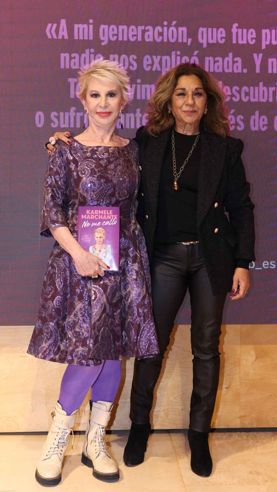 Karmele Marchante junto a Lolita en la presentación de su libro.