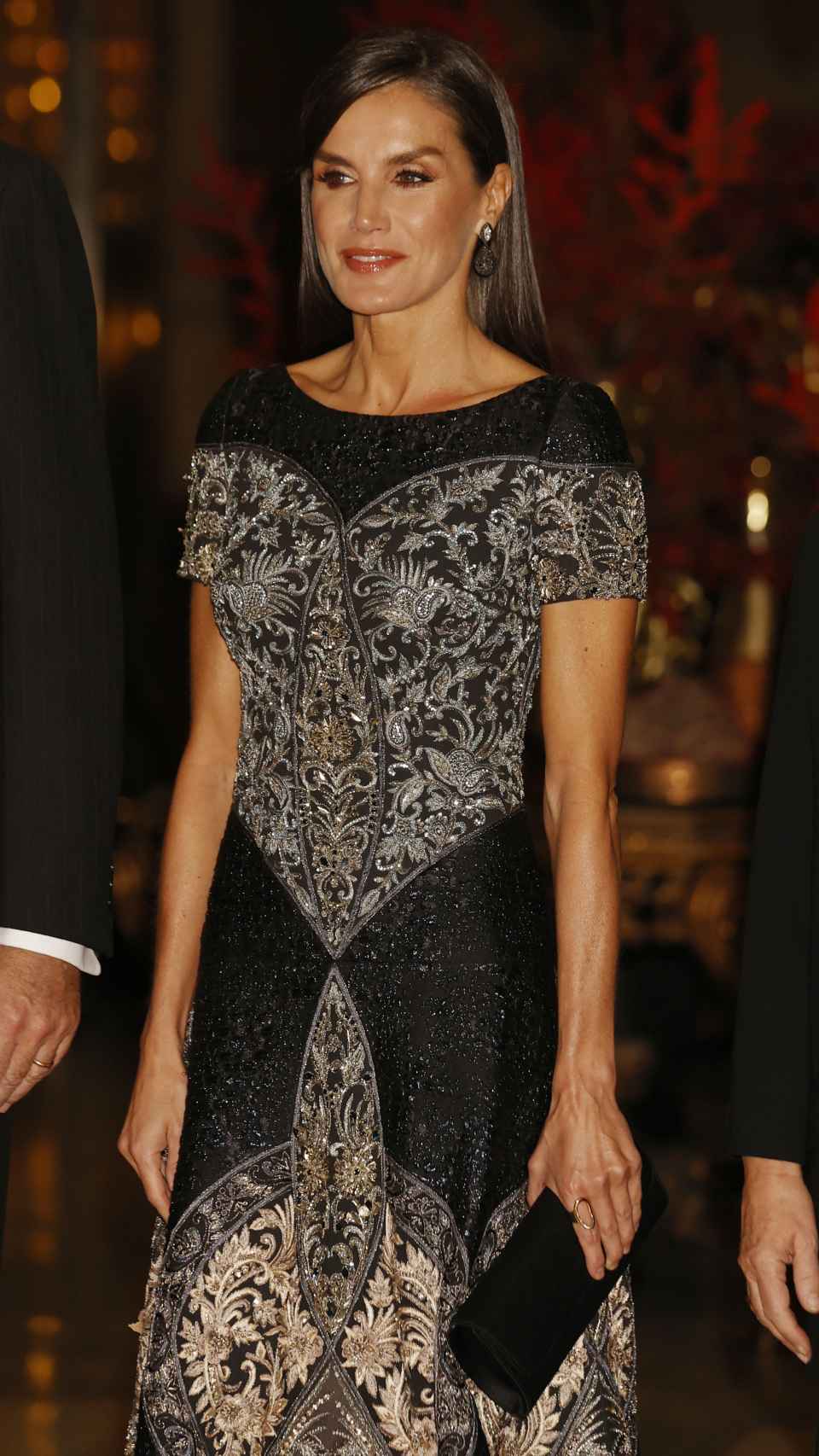 La reina Letizia este pasado martes con vestido de costura de Felipe Varela.