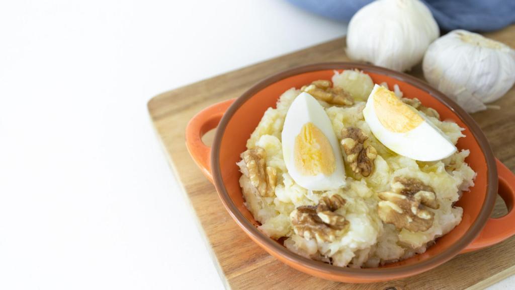 Atascaburras con migas de bacalao