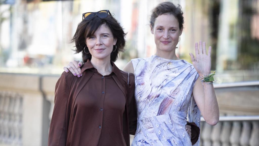 Foto de Vicky Krieps y Marie Kreutzer en San Sebastián.