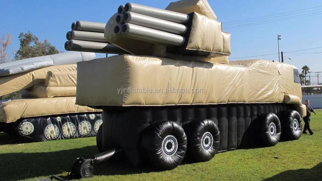 Imagen de un HIMARS inflable.