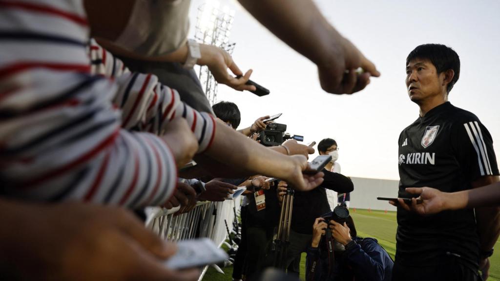 Hajime Moriyasu, técnico de Japón, atendiendo a la prensa