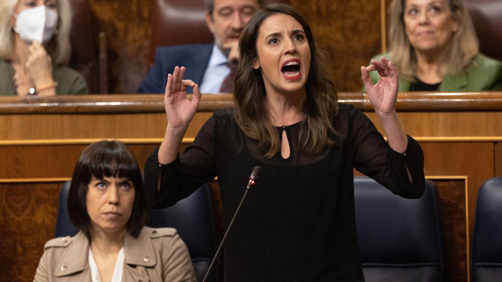 La ministra de Igualdad, Irene Montero, en el Congreso este miércoles durante la sesión de control al Gobierno.