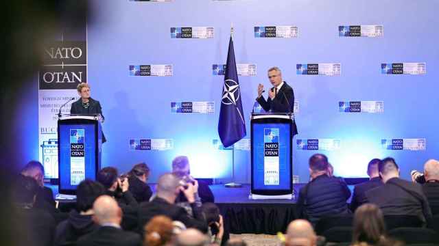 El secretario general de la OTAN, Jens Stoltenberg, durante la rueda de prensa de este miércoles en Bucarest