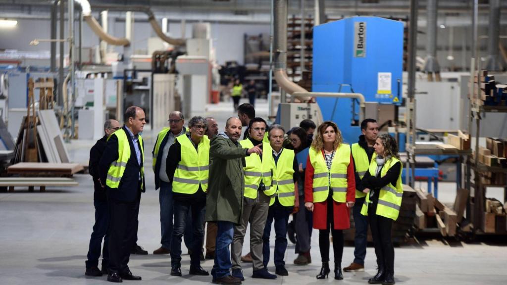 José González, Marián Ferreiro y Martina Aneiros en una imagen de la visita