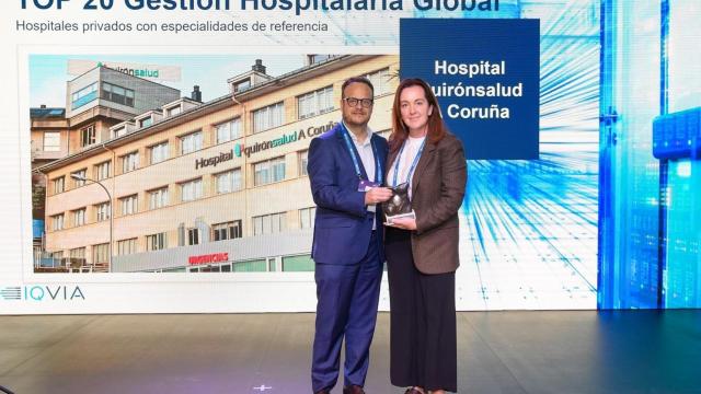 Carles Illa , director de Health de IQVIA, con Patricia Forteza, Directora de Comunicación Territorial del Hospital Quirónsalud A Coruña.