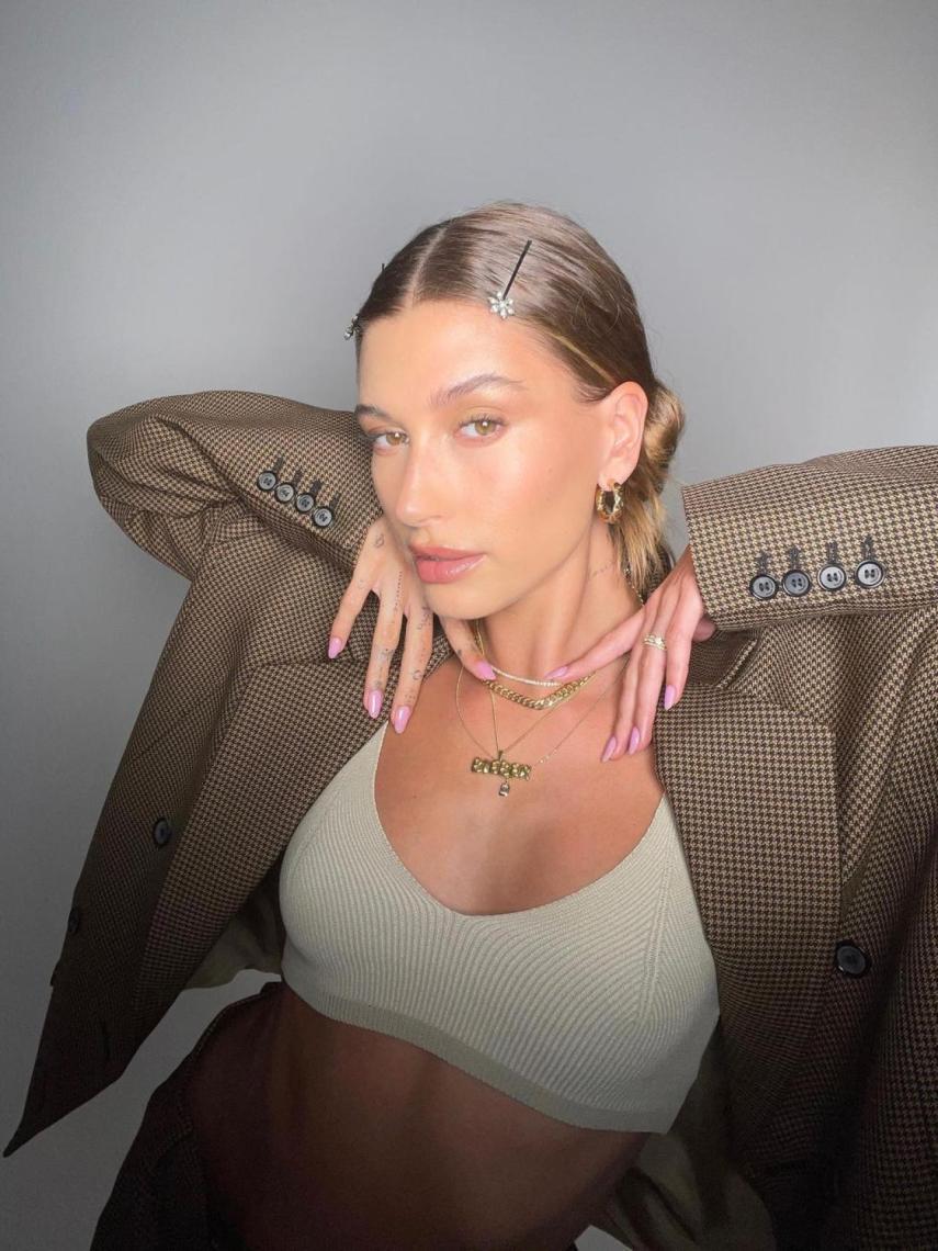 Hailey Bieber.