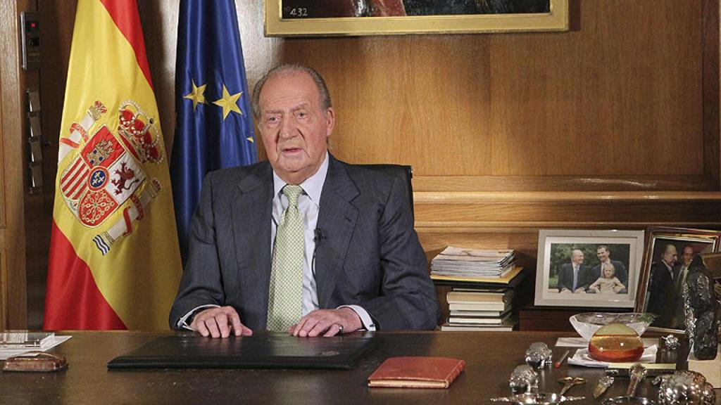 El rey Juan Carlos en el momento en que anunció su abdicación.