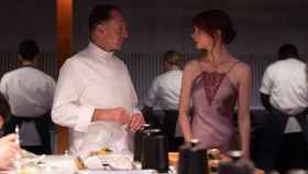 Ralph Fiennes y Anya Taylor-Joy en un momento de 'El menú', de Mark Mylod