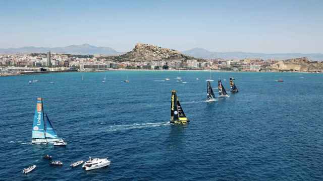 El puerto de Alicante recibirá de nuevo a los veleros, como lo hizo en junio de 2021.