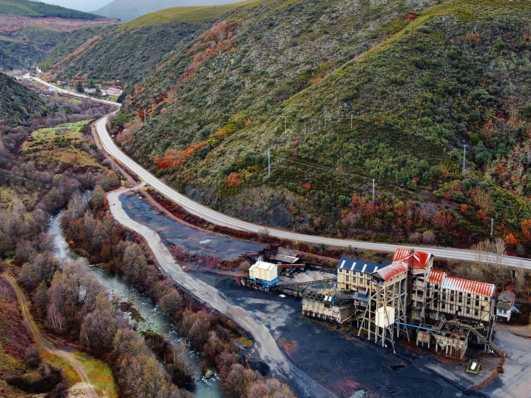 Vista del antiguo lavadero de Antracitas en la localidad leonesa de Fabero.