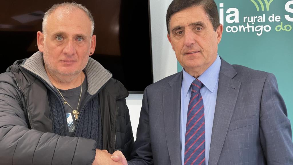 Imagen de la firma del convenio entre Caja Rural de Soria y el Banco de Alimentos.