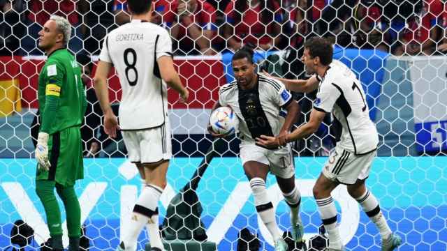Gnabry, felicitado por su gol en el Costa Rica - Alemania