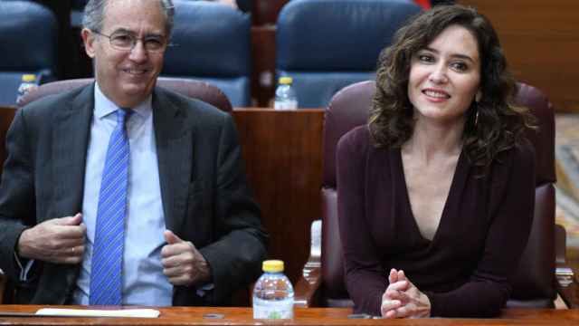 Isabel Díaz Ayuso y su vicepresidente, Enrique Ossorio, en la Asamblea de Madrid.