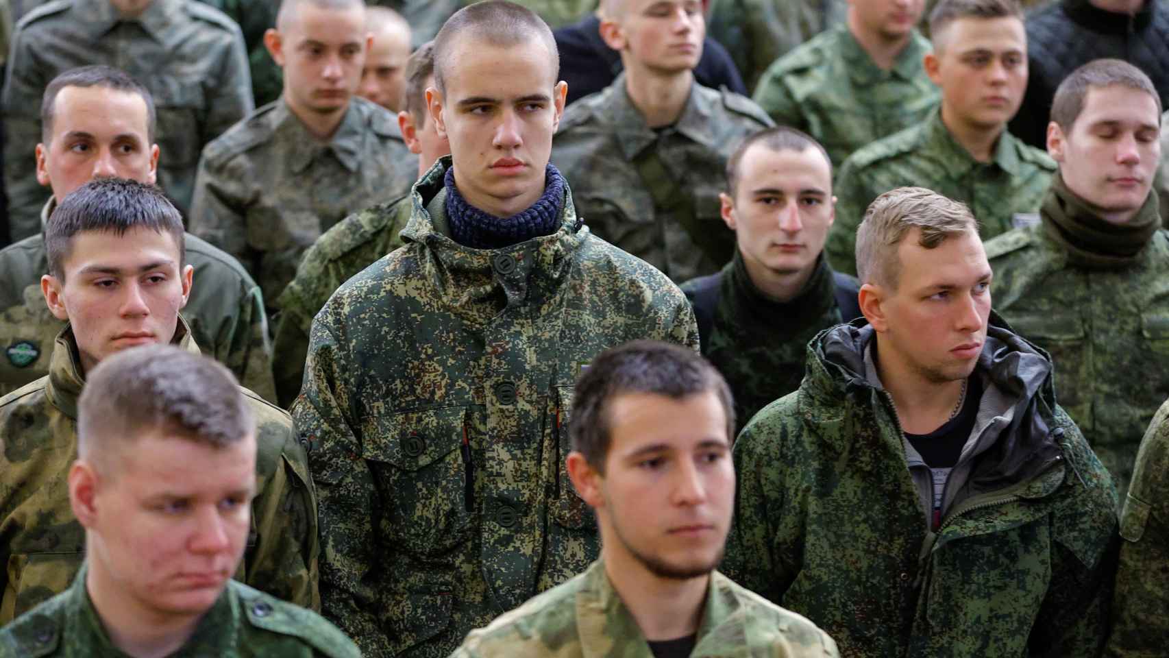 Los estudiantes desmovilizados regresan de las unidades militares de Rusia en la región de Donetsk.