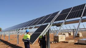 Imagen de archivo de la construcción de un parque fotovoltaico