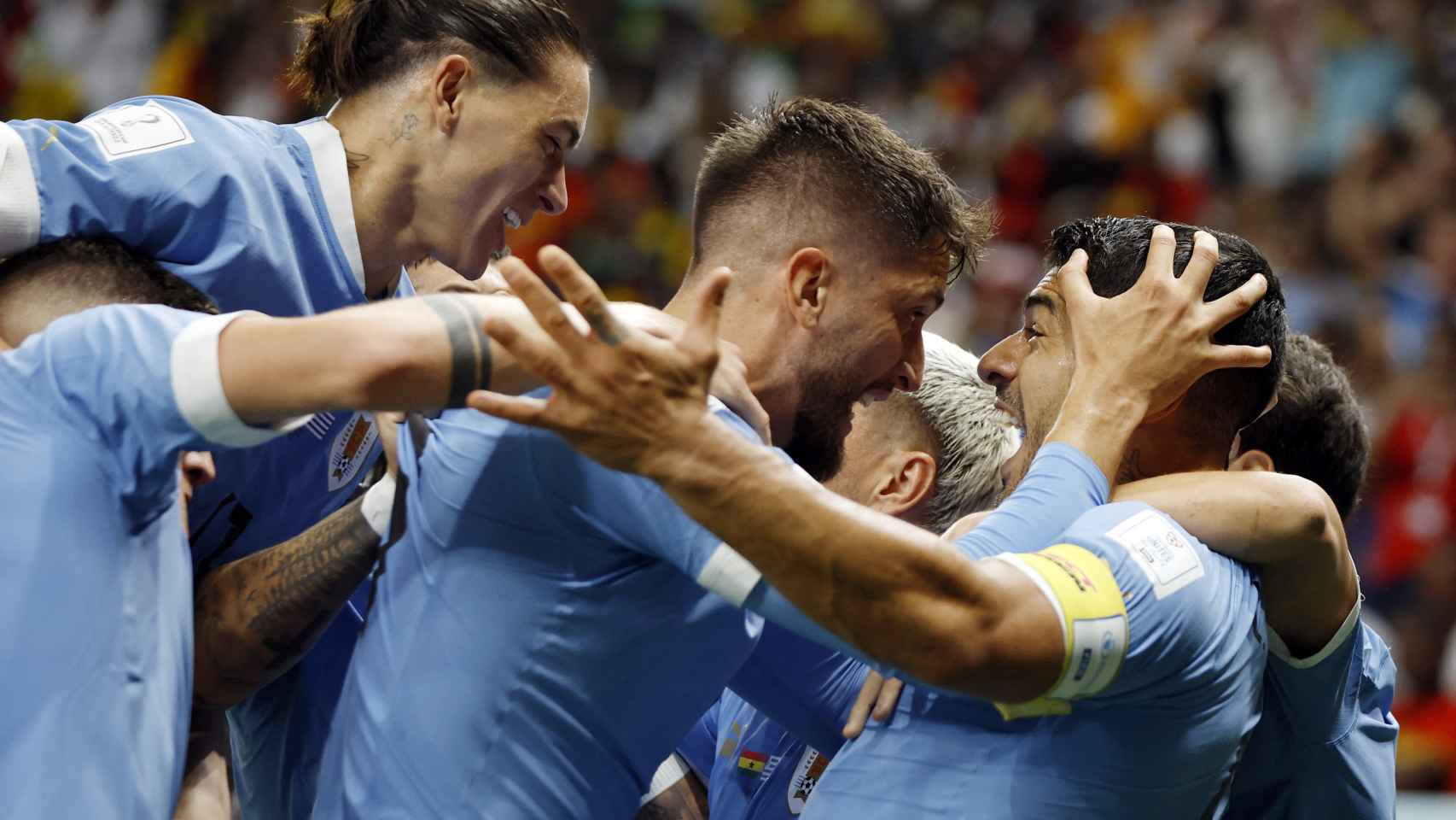 Los jugadores de Uruguay celebran uno de los goles ante Ghana.
