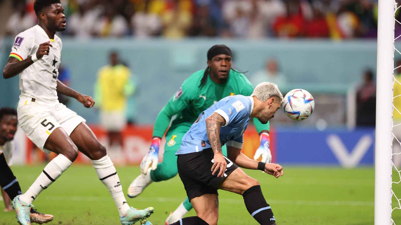 De Arrrascaeta mete el primer gol ante Ghana.
