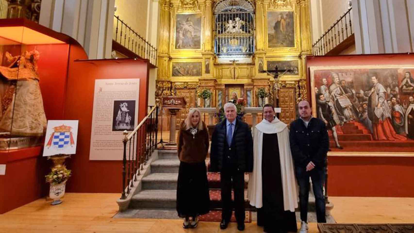 Visita del duque de Alba a la exposición sobre Santa Teresa en Alba de Tormes