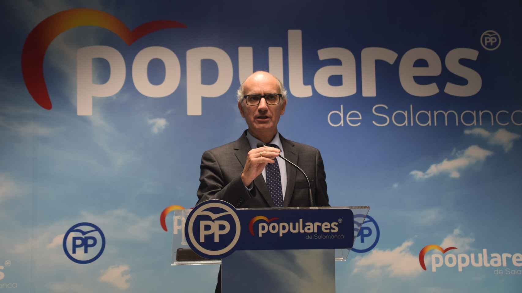 El expresidente del PP de Salamanca, Javier Iglesias, durante la rueda de prensa de este viernes.