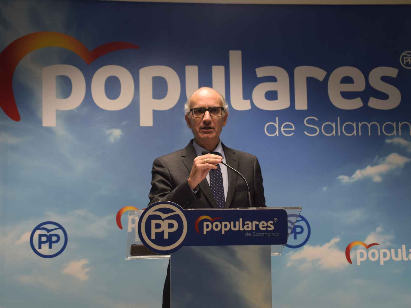 El presidente del PP de Salamanca, Javier Iglesias, durante la rueda de prensa de este viernes.