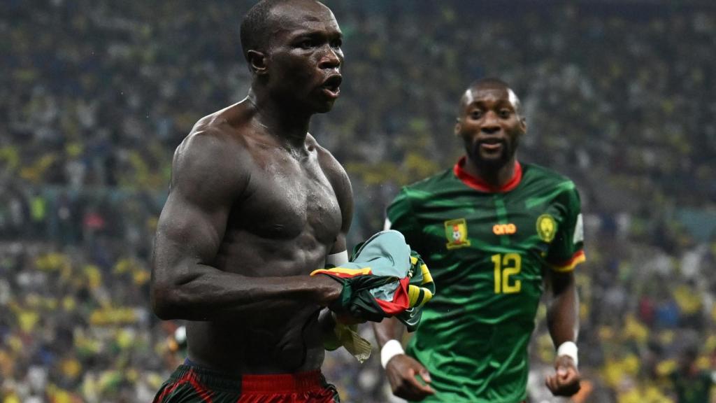 Aboubakar celebra el gol de la victoria de Camerún ante Brasil.