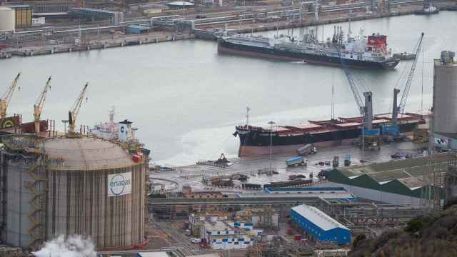 España duplica el número de cargas de buques de GNL este año, con 107, y dispara el apetito por su capacidad