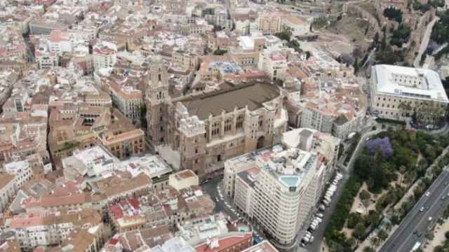 Infografía de la Catedral de Málaga con el tejado a dos aguas.