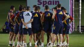 La selección española de fútbol durante un entrenamiento en Qatar.