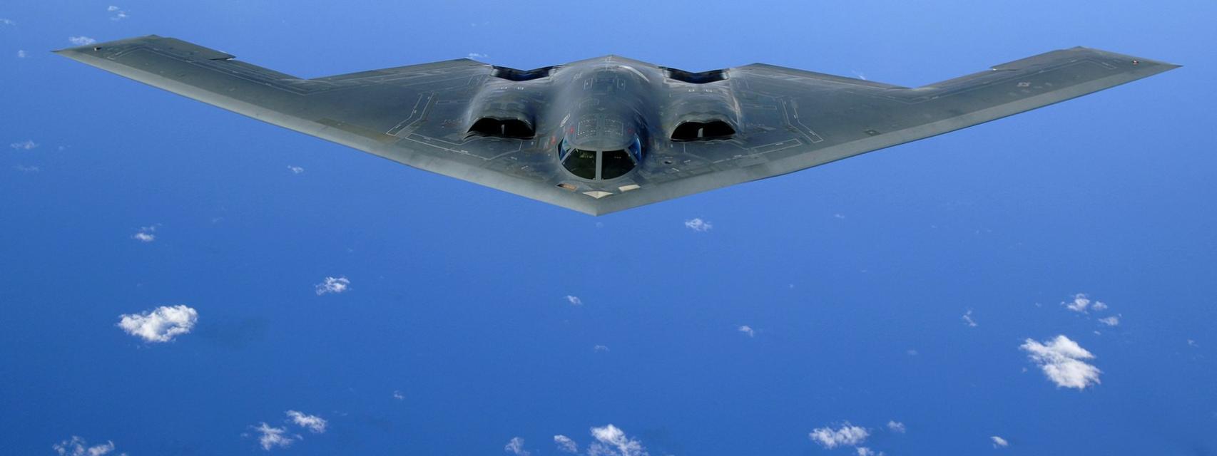 El impresionante vídeo de un caza B-2 Spirit volando junto a viviendas de  la playa de Miami