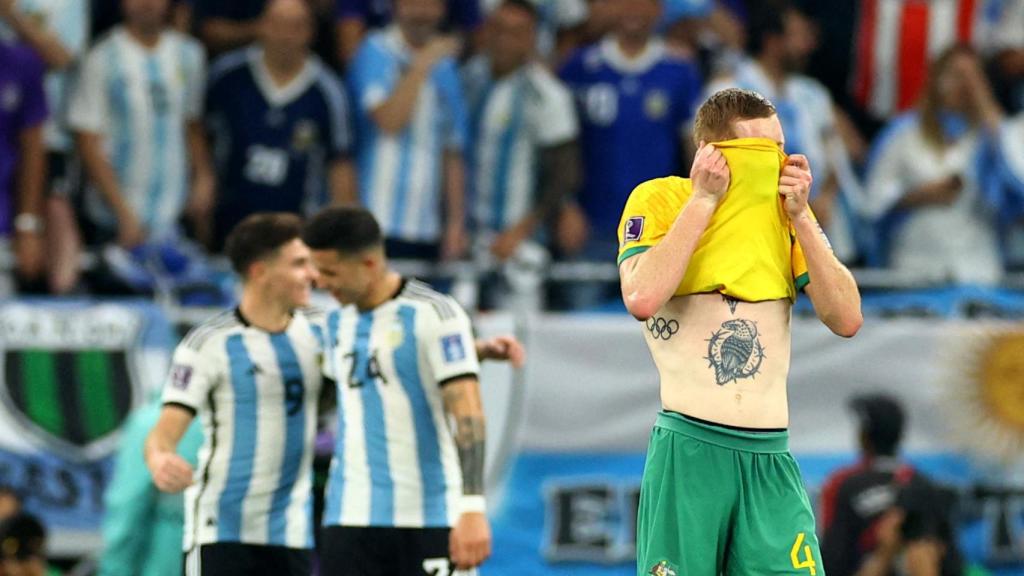 Rowles se lamenta ante uno de los goles encajados en el Argentina - Australia
