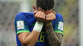 Alex Telles, destrozado ante su lesión con Brasil.