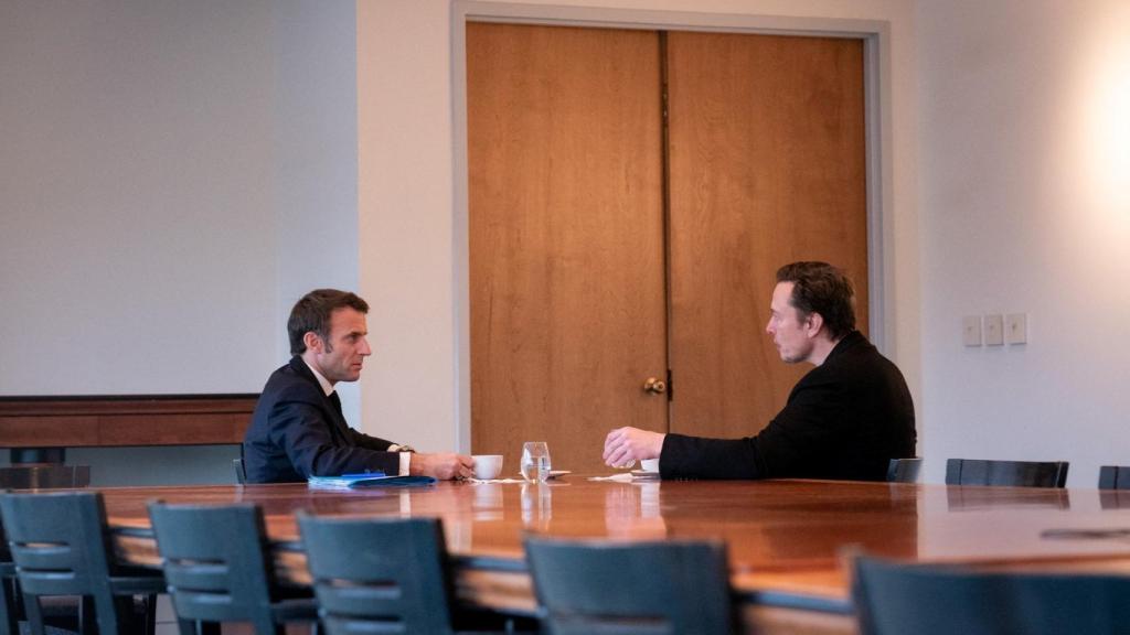 Emmanuel Macron y Elon Musk durante el encuentro que ambos han mantenido en Nueva Orleans.