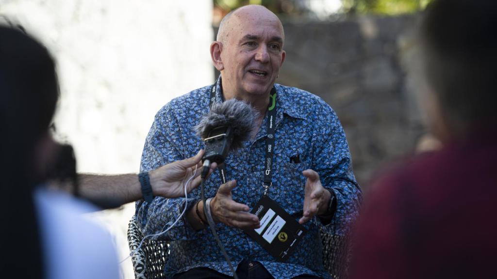 Peter Molyneux, durante una entrevista a varios periodistas en la Gamelab de Tenerife.