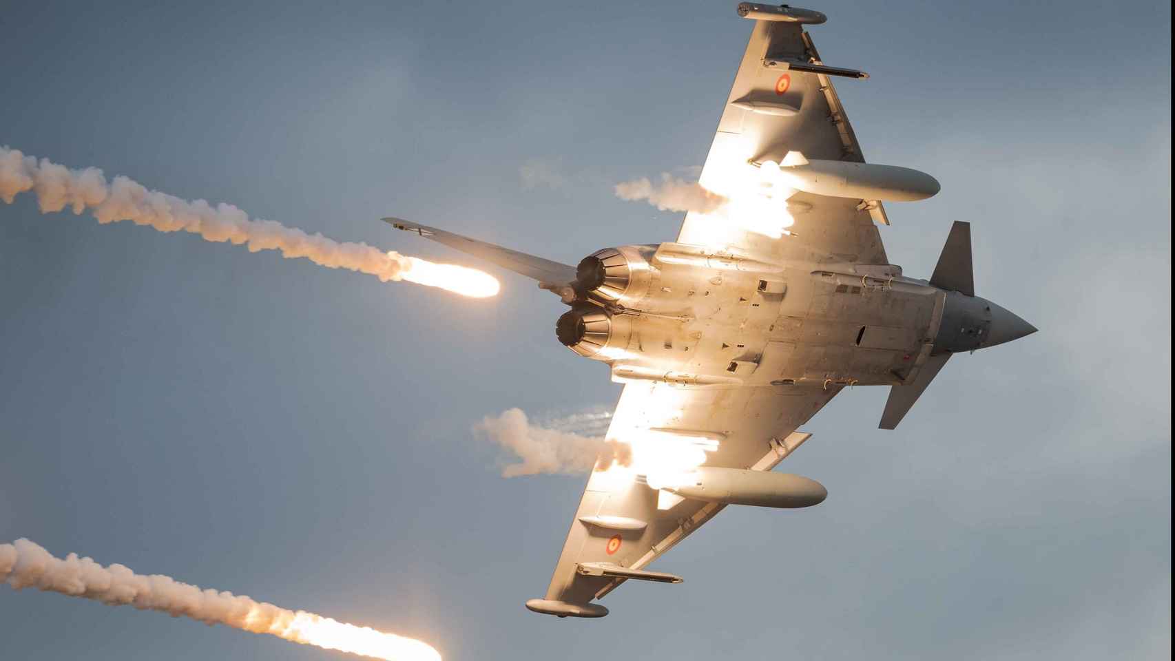 Lanzamiento de bengalas de un Eurofighter