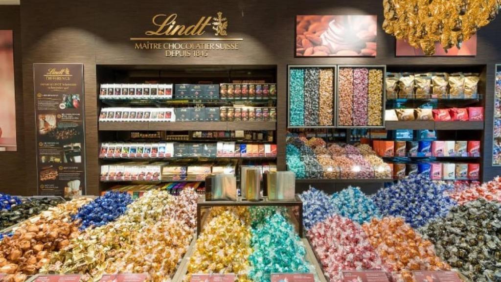 Interior de una tienda Lindt