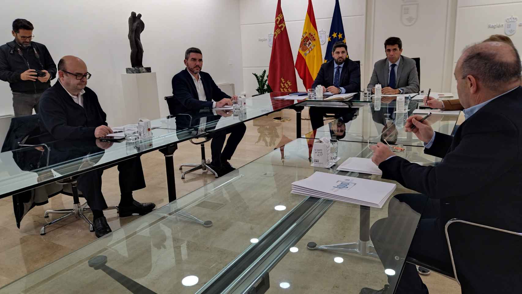 López Miras y Mazón, este lunes, en una reunión con el catedrático Joaquín Melgarejo de la Universidad de Alicante.