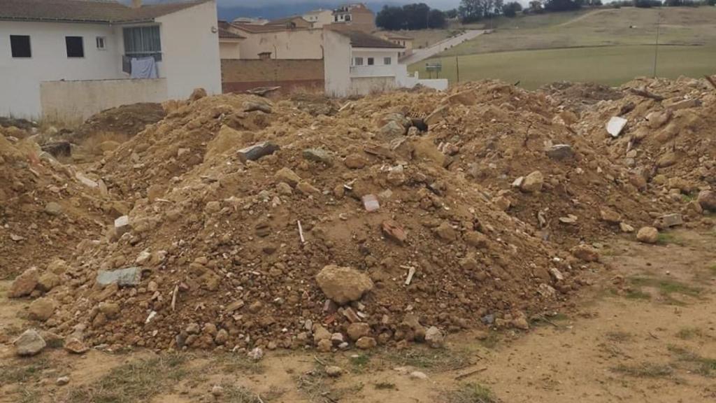 Restos de cadáveres con escombros en Villanueva del Trabuco.