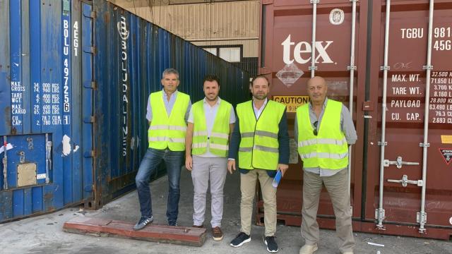 Los fundadores de Desafío en Azul con Alfredo Soler y Toni García, del proyecto que impulsan en Opentop para desarrollar el primer contenedor sostenible y plegable.