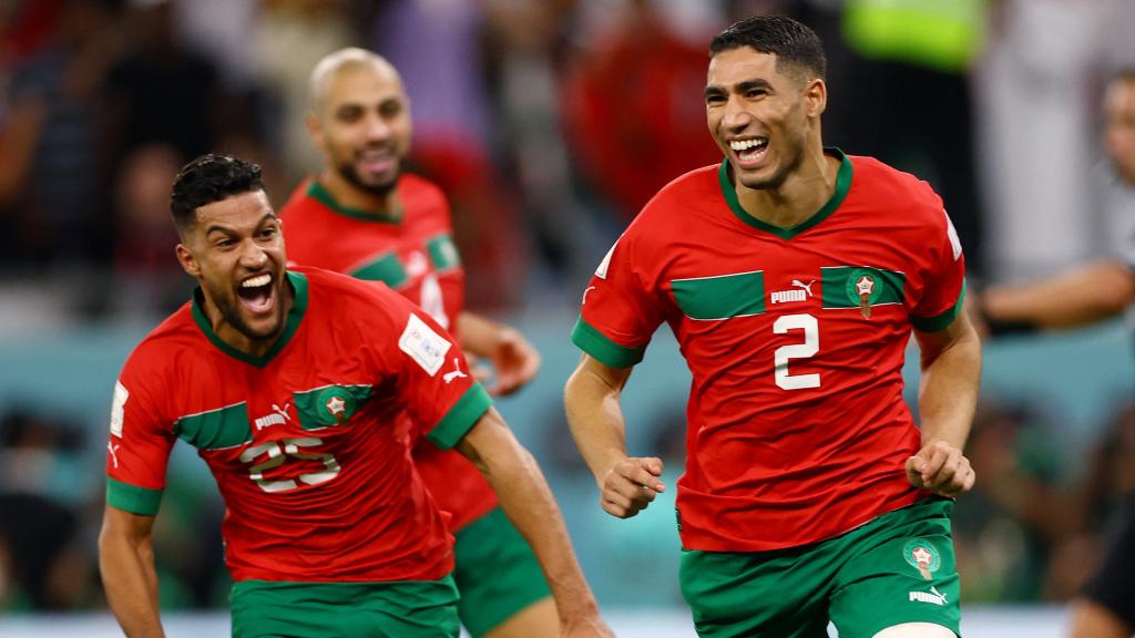 El jugador de la selección marroquí, Achraf Hakimi, celebra el pase a los cuartos de final.