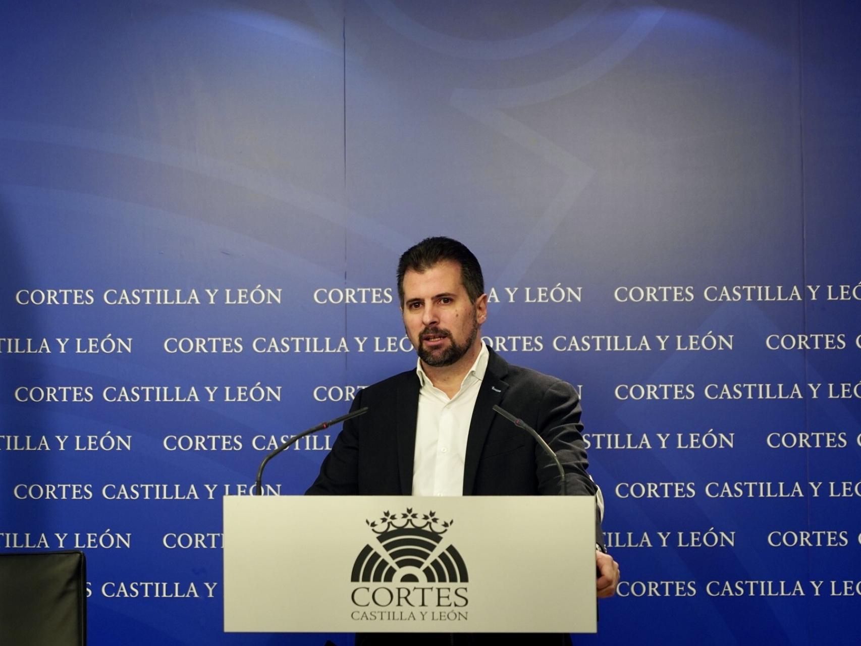 El dirigente socialista, Luis Tudanca, durante su rueda de prensa de este miércoles.