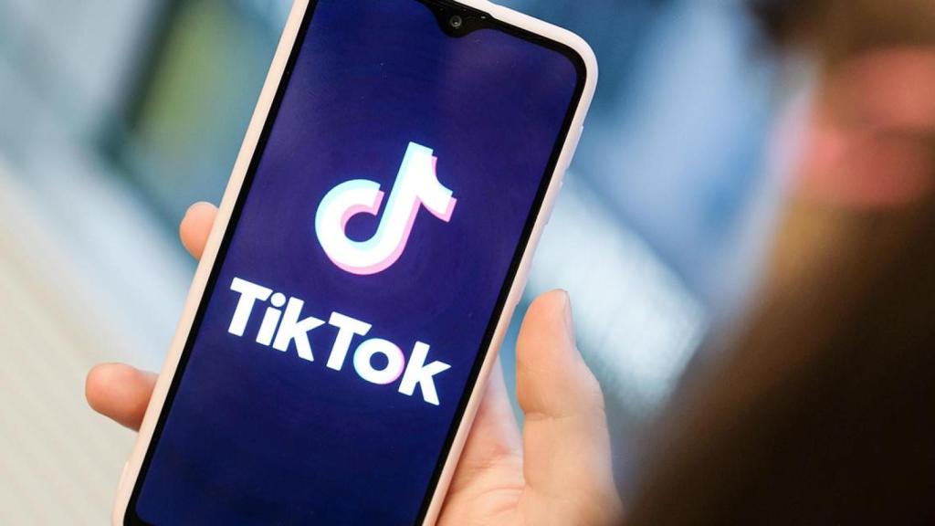 La 'app' de TikTok en un teléfono móvil.