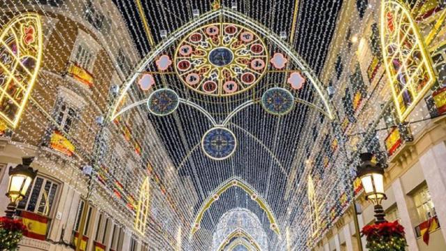 Las luces de Málaga con las que la embajada británica ha felicitado la Navidad.