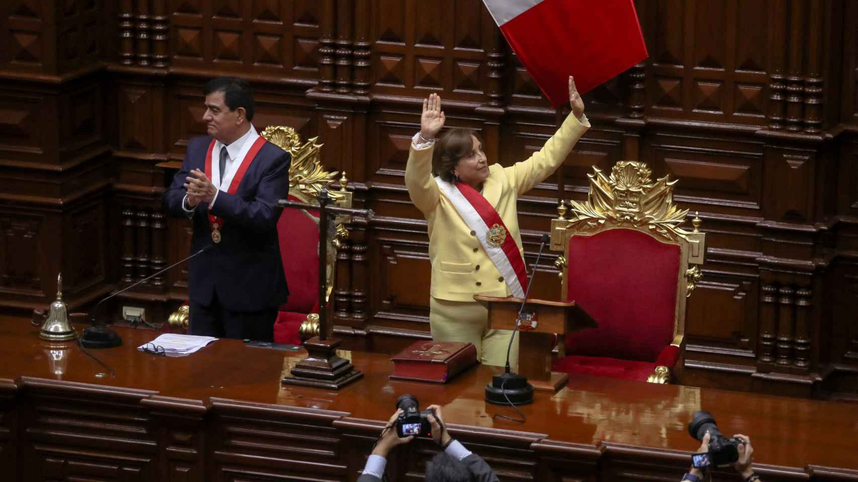 Dina Boluarte durante la jura el cargo de presidenta de Perú, el 7 de diciembre.